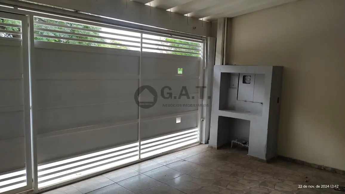 Casa com 2 quartos à venda, 145m2 em Lopes de Oliveira, Sorocaba - SP - imagem 2 Foto 2 de Casa com 2 quartos à venda, 145m2 em Lopes de Oliveira, Sorocaba - SP