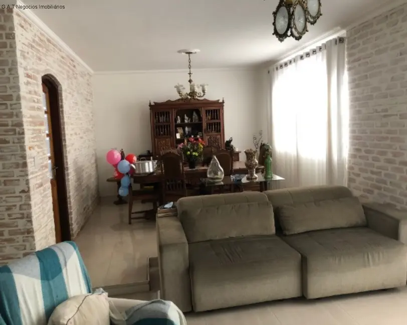 Casa com 3 quartos à venda, 165m2 em Vila Trujillo, Sorocaba - SP - imagem 3 Foto 3 de Casa com 3 quartos à venda, 165m2 em Vila Trujillo, Sorocaba - SP