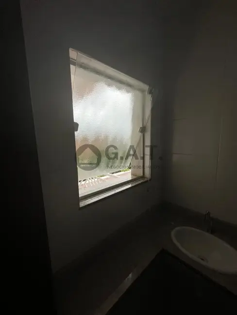 Foto 2 de Casa com 3 quartos à venda, 232m2 em Aracoiaba Da Serra - SP