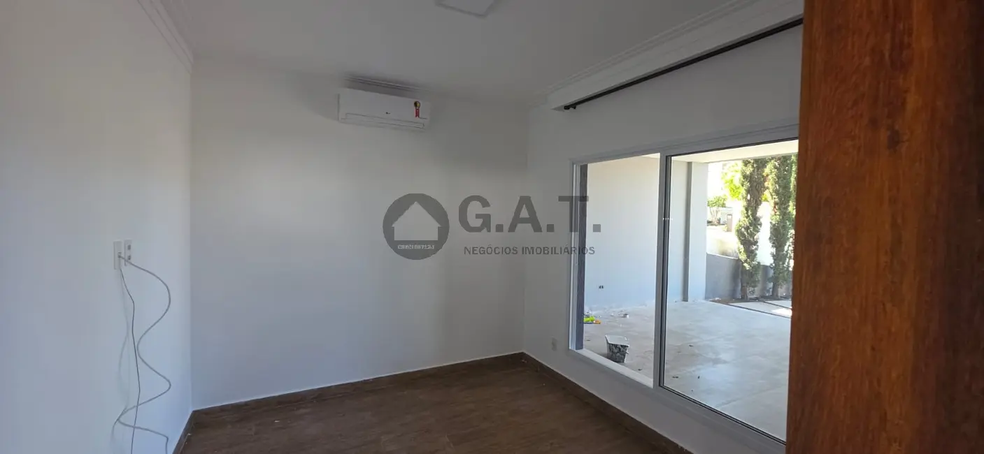 Casa de Condomínio com 3 quartos para alugar, 290m2 em Jardim Residencial Chácara Ondina, Sorocaba - SP - imagem 3 Foto 3 de Casa de Condomínio com 3 quartos para alugar, 290m2 em Jardim Residencial Chácara Ondina, Sorocaba - SP