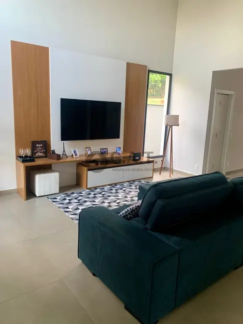 Foto 3 de Casa de Condomínio com 3 quartos à venda, 202m2 em Cajuru do Sul, Sorocaba - SP