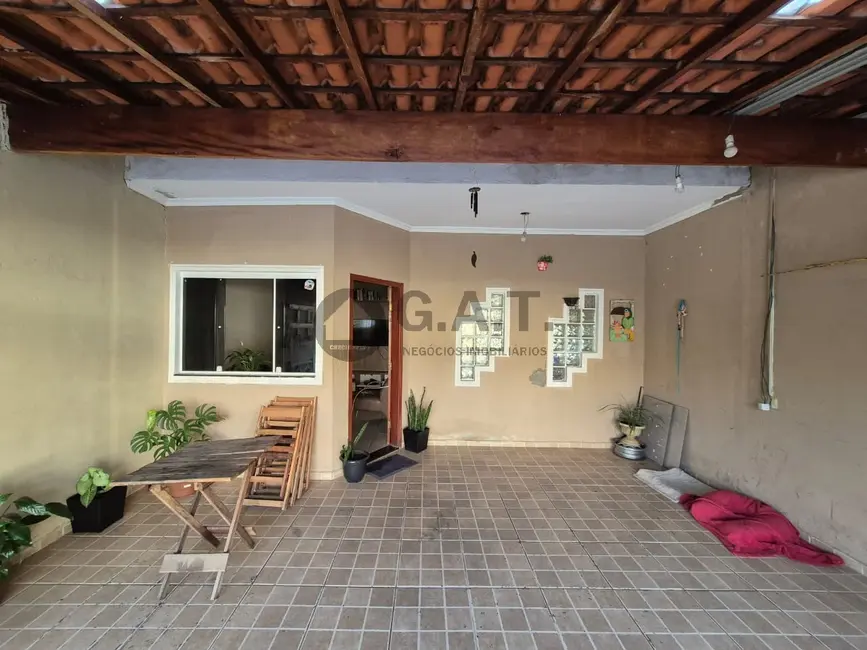 Casa com 3 quartos à venda, 110m2 em Jardim Residencial Villa Amato, Sorocaba - SP - imagem 3 Foto 3 de Casa com 3 quartos à venda, 110m2 em Jardim Residencial Villa Amato, Sorocaba - SP