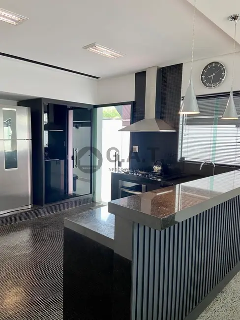 Casa de Condomínio com 3 quartos à venda, 200m2 em Parque Santa Isabel, Sorocaba - SP - imagem 4 Foto 4 de Casa de Condomínio com 3 quartos à venda, 200m2 em Parque Santa Isabel, Sorocaba - SP