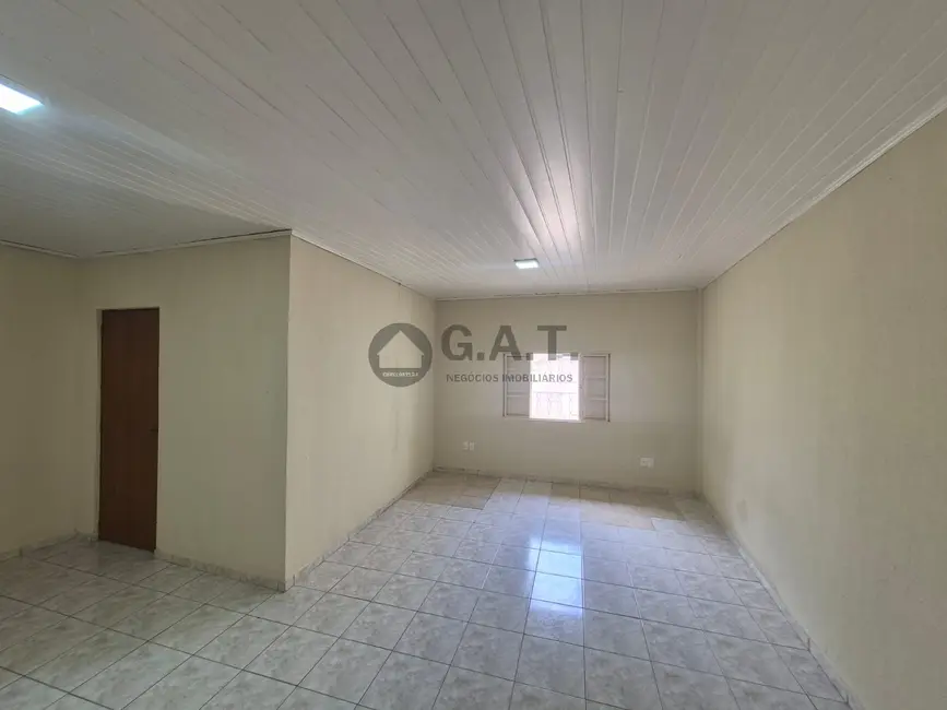 Foto 2 de Casa com 2 quartos para alugar, 100m2 em Vila Lucy, Sorocaba - SP