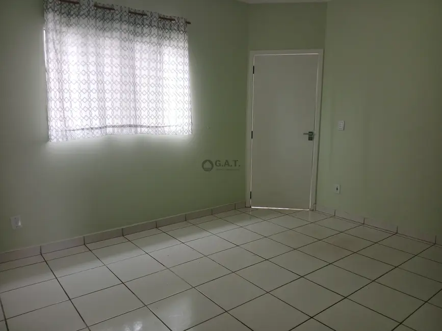 Casa de Condomínio com 2 quartos para alugar, 70m2 em Loteamento Dinorá Rosa, Sorocaba - SP - imagem 2 Foto 2 de Casa de Condomínio com 2 quartos para alugar, 70m2 em Loteamento Dinorá Rosa, Sorocaba - SP