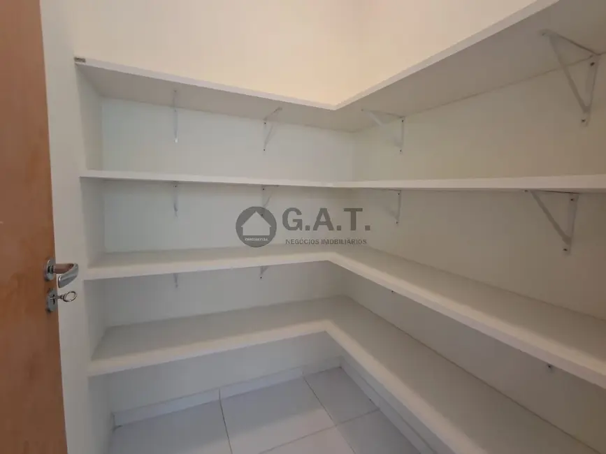Casa de Condomínio com 3 quartos à venda, 253m2 em Jardim Residencial Chácara Ondina, Sorocaba - SP - imagem 4 Foto 4 de Casa de Condomínio com 3 quartos à venda, 253m2 em Jardim Residencial Chácara Ondina, Sorocaba - SP