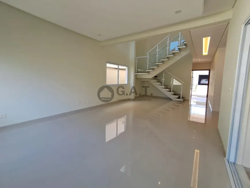 Casa de Condomínio com 3 quartos à venda, 253m2 em Jardim Residencial Chácara Ondina, Sorocaba - SP - imagem 2 Foto 2 de Casa de Condomínio com 3 quartos à venda, 253m2 em Jardim Residencial Chácara Ondina, Sorocaba - SP