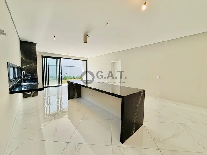 Foto 2 de Casa de Condomínio com 3 quartos à venda, 201m2 em Cajuru do Sul, Sorocaba - SP