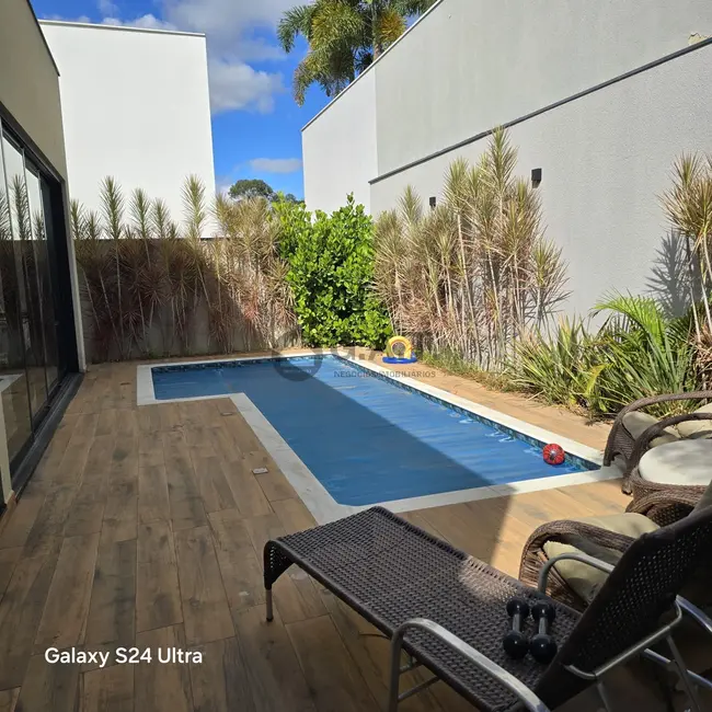 Casa de Condomínio com 3 quartos à venda, 305m2 em Alphaville Nova Esplanada, Votorantim - SP - imagem 3 Foto 3 de Casa de Condomínio com 3 quartos à venda, 305m2 em Alphaville Nova Esplanada, Votorantim - SP