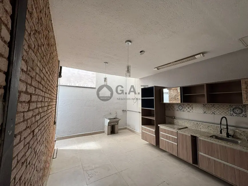 Casa com 2 quartos para alugar, 95m2 em Vila Assis, Sorocaba - SP - imagem 2 Foto 2 de Casa com 2 quartos para alugar, 95m2 em Vila Assis, Sorocaba - SP