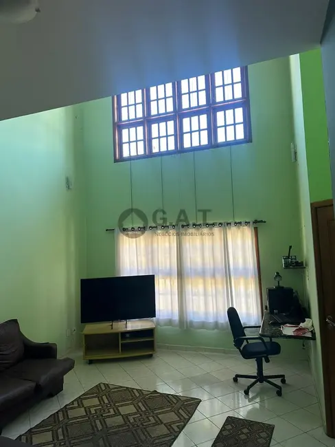 Foto 2 de Casa de Condomínio com 3 quartos para alugar, 190m2 em Granja Olga I, Sorocaba - SP