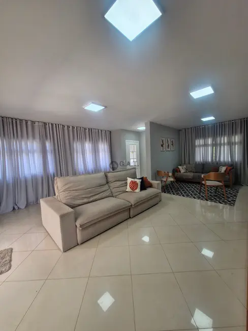 Casa de Condomínio com 4 quartos para alugar, 1000m2 em Jardim Novo Mundo, Sorocaba - SP - imagem 4 Foto 4 de Casa de Condomínio com 4 quartos para alugar, 1000m2 em Jardim Novo Mundo, Sorocaba - SP