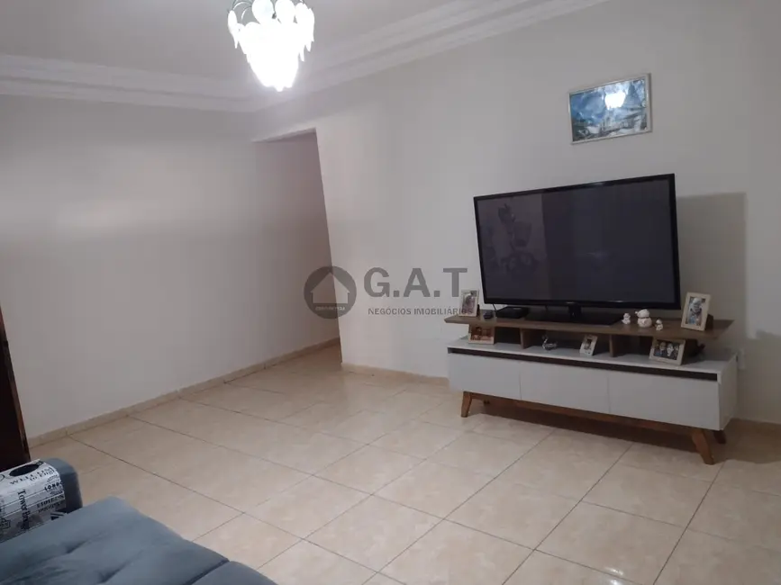 Casa com 4 quartos à venda, 200m2 em Jardim Simus, Sorocaba - SP - imagem 6 Foto 6 de Casa com 4 quartos à venda, 200m2 em Jardim Simus, Sorocaba - SP