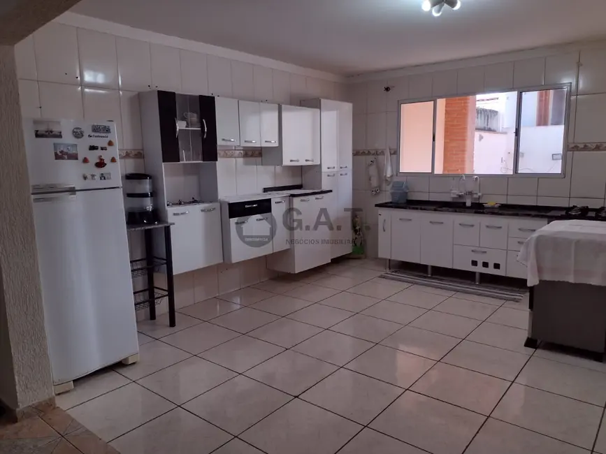 Casa com 4 quartos à venda, 200m2 em Jardim Simus, Sorocaba - SP - imagem 8 Foto 8 de Casa com 4 quartos à venda, 200m2 em Jardim Simus, Sorocaba - SP