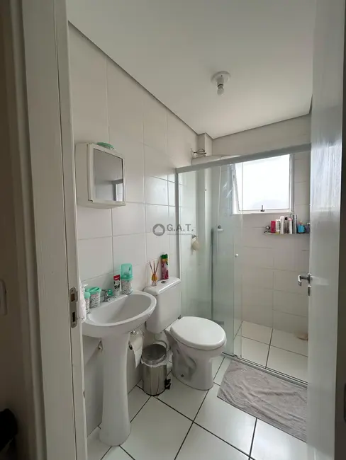 Apartamento com 2 quartos para alugar, 50m2 em Lopes de Oliveira, Sorocaba - SP - imagem 4 Foto 4 de Apartamento com 2 quartos para alugar, 50m2 em Lopes de Oliveira, Sorocaba - SP