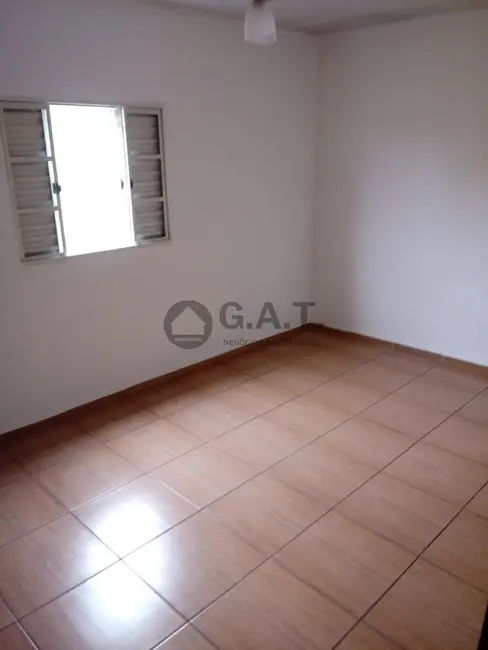 Casa com 3 quartos à venda, 155m2 em Jardim Santa Lúcia, Sorocaba - SP - imagem 3 Foto 3 de Casa com 3 quartos à venda, 155m2 em Jardim Santa Lúcia, Sorocaba - SP