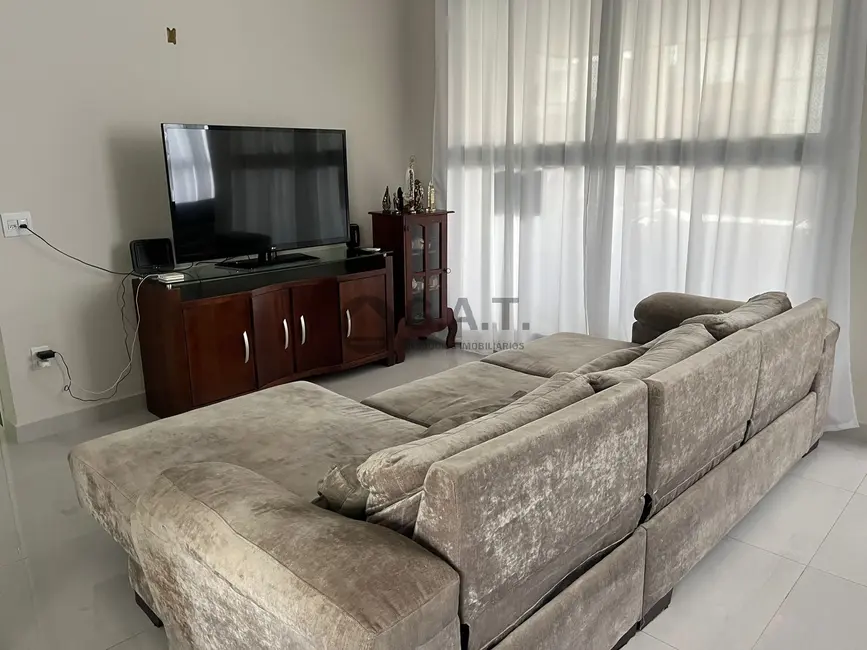 Casa de Condomínio com 3 quartos para alugar, 198m2 em Aparecidinha, Sorocaba - SP - imagem 4 Foto 4 de Casa de Condomínio com 3 quartos para alugar, 198m2 em Aparecidinha, Sorocaba - SP