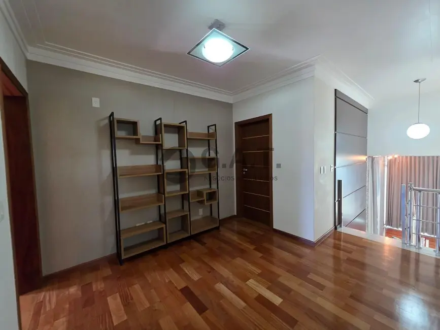 Casa de Condomínio com 3 quartos à venda, 270m2 em Chácaras Reunidas São Jorge, Sorocaba - SP - imagem 4 Foto 4 de Casa de Condomínio com 3 quartos à venda, 270m2 em Chácaras Reunidas São Jorge, Sorocaba - SP