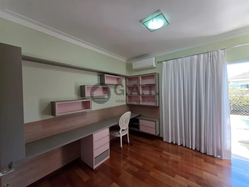 Casa de Condomínio com 3 quartos à venda, 270m2 em Chácaras Reunidas São Jorge, Sorocaba - SP - imagem 3 Foto 3 de Casa de Condomínio com 3 quartos à venda, 270m2 em Chácaras Reunidas São Jorge, Sorocaba - SP