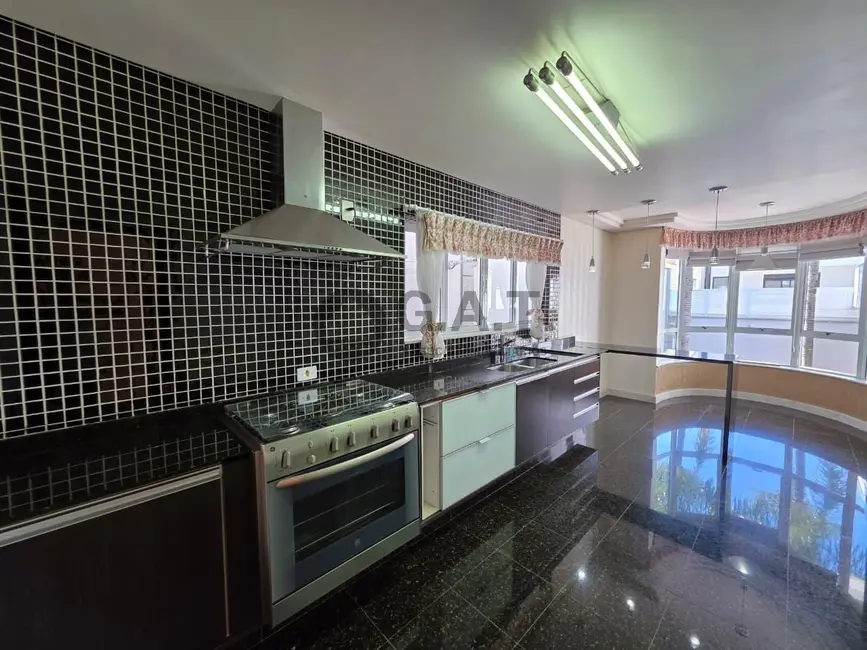 Casa de Condomínio com 3 quartos à venda, 270m2 em Chácaras Reunidas São Jorge, Sorocaba - SP - imagem 8 Foto 8 de Casa de Condomínio com 3 quartos à venda, 270m2 em Chácaras Reunidas São Jorge, Sorocaba - SP