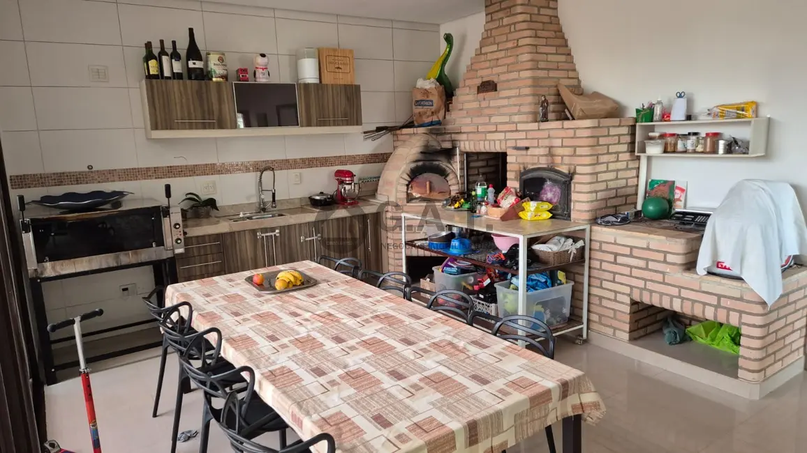 Foto 3 de Casa de Condomínio com 3 quartos à venda, 230m2 em Cajuru do Sul, Sorocaba - SP