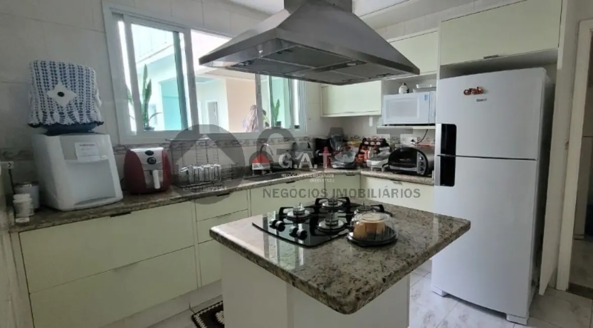 Casa de Condomínio com 3 quartos para alugar, 250m2 em Granja Olga II, Sorocaba - SP - imagem 3 Foto 3 de Casa de Condomínio com 3 quartos para alugar, 250m2 em Granja Olga II, Sorocaba - SP