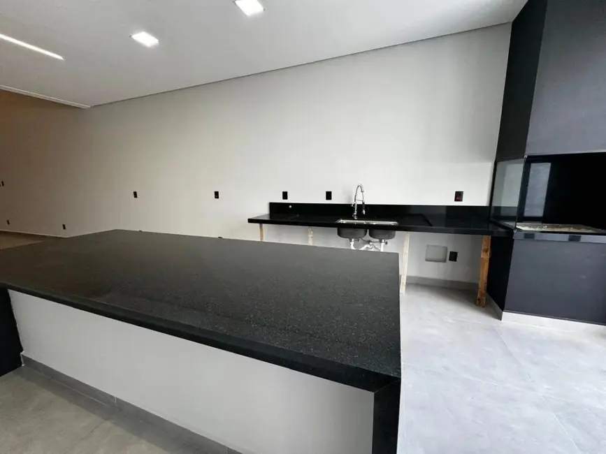 Casa de Condomínio com 3 quartos para alugar, 240m2 em Aparecidinha, Sorocaba - SP - imagem 9 Foto 9 de Casa de Condomínio com 3 quartos para alugar, 240m2 em Aparecidinha, Sorocaba - SP