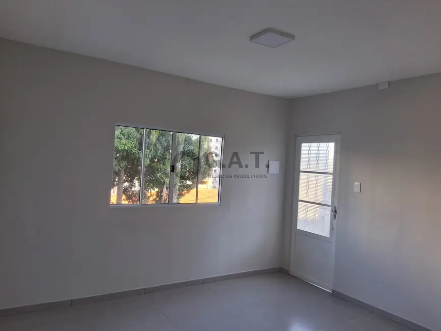 Casa com 2 quartos para alugar, 60m2 em Jardim Faculdade, Sorocaba - SP - imagem 2 Foto 2 de Casa com 2 quartos para alugar, 60m2 em Jardim Faculdade, Sorocaba - SP