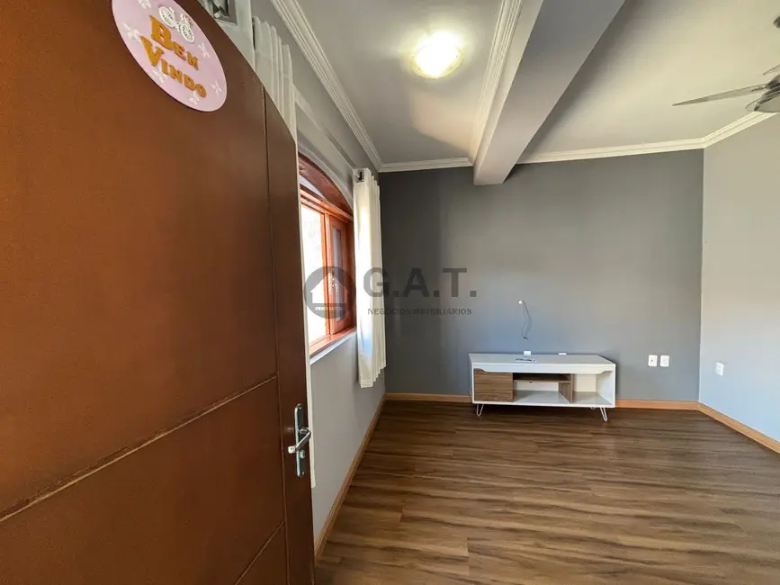 Foto 1 de Casa com 2 quartos para alugar, 100m2 em Além Ponte, Sorocaba - SP