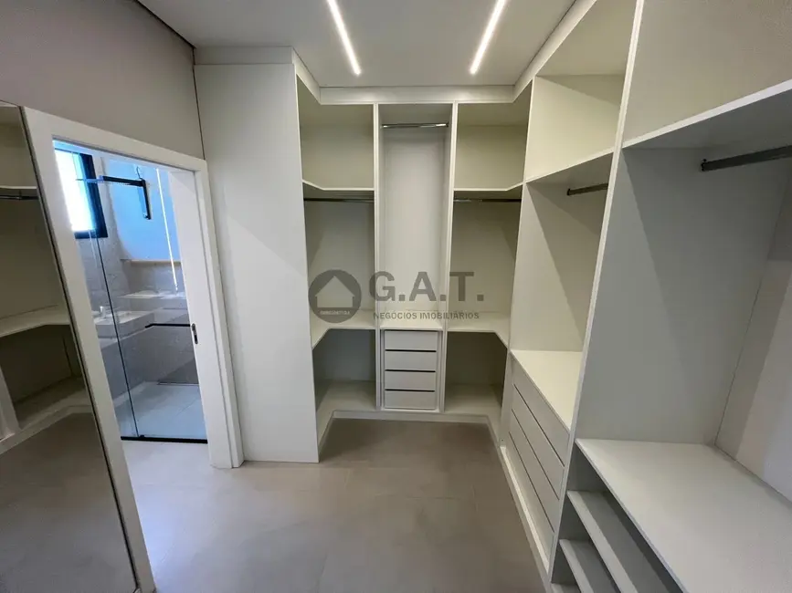 Casa de Condomínio com 3 quartos para alugar, 250m2 em Alphaville Nova Esplanada, Votorantim - SP - imagem 9 Foto 9 de Casa de Condomínio com 3 quartos para alugar, 250m2 em Alphaville Nova Esplanada, Votorantim - SP