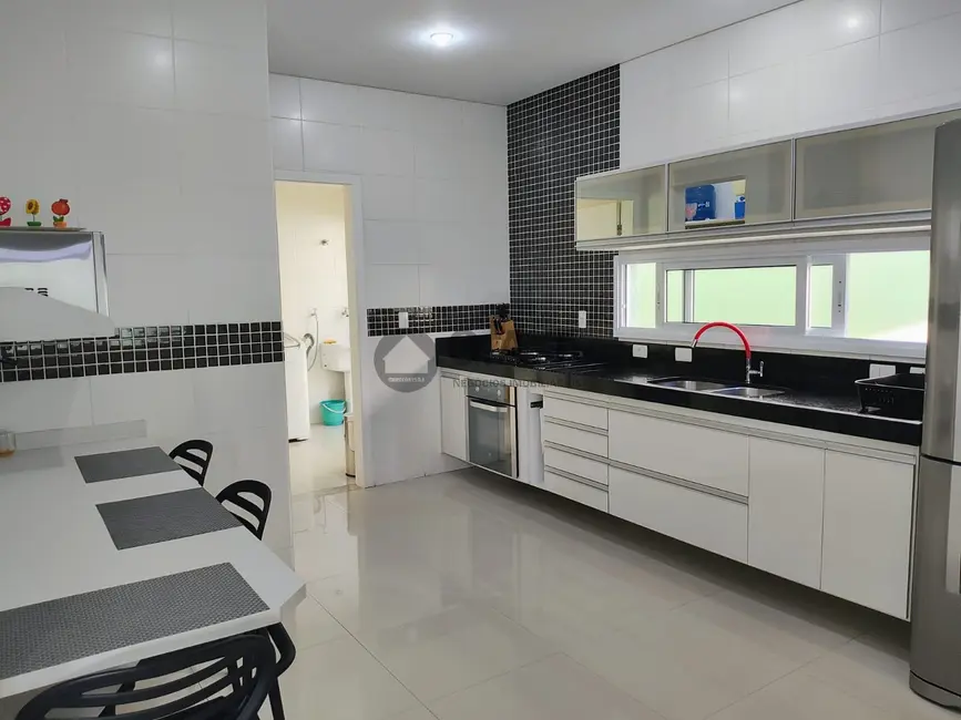 Casa de Condomínio com 3 quartos à venda, 236m2 em Jardim Residencial Colinas do Sol, Sorocaba - SP - imagem 8 Foto 8 de Casa de Condomínio com 3 quartos à venda, 236m2 em Jardim Residencial Colinas do Sol, Sorocaba - SP