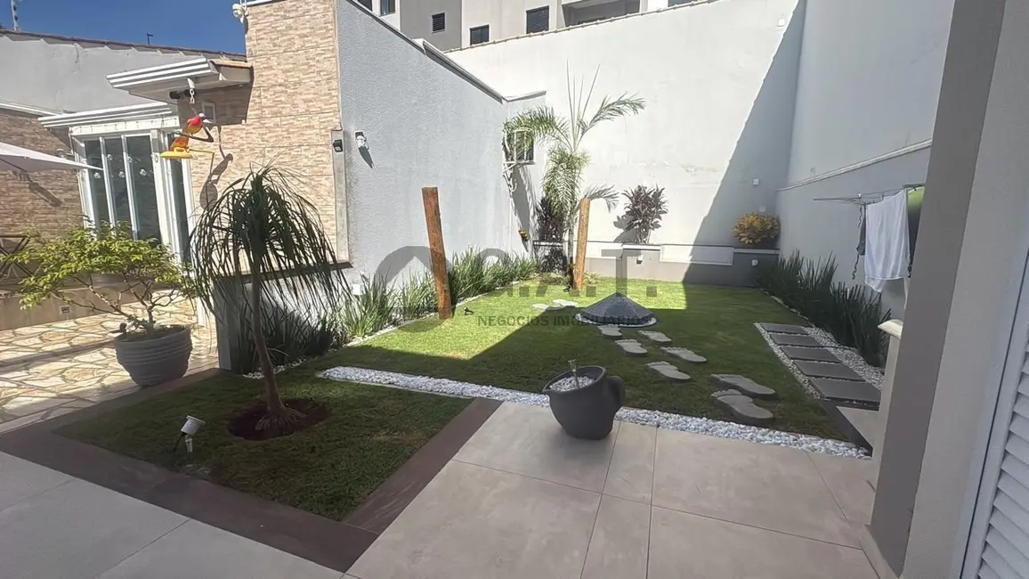 Casa com 3 quartos à venda, 230m2 em Jardim Helena Cristina, Sorocaba - SP - imagem 1 Foto 1 de Casa com 3 quartos à venda, 230m2 em Jardim Helena Cristina, Sorocaba - SP