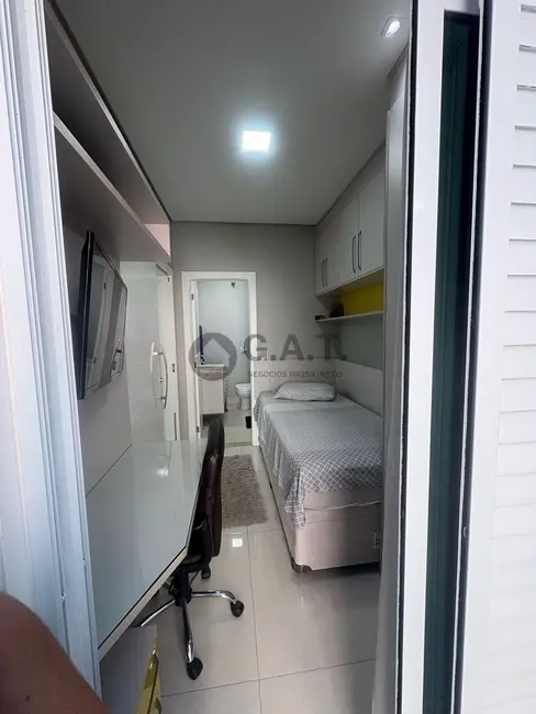 Casa com 3 quartos à venda, 230m2 em Jardim Helena Cristina, Sorocaba - SP - imagem 3 Foto 3 de Casa com 3 quartos à venda, 230m2 em Jardim Helena Cristina, Sorocaba - SP