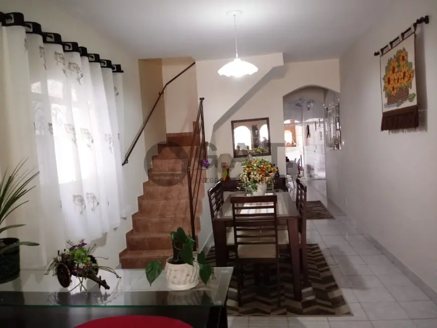 Foto 3 de Casa com 3 quartos para alugar, 180m2 em Jardim Jatobá, Sorocaba - SP