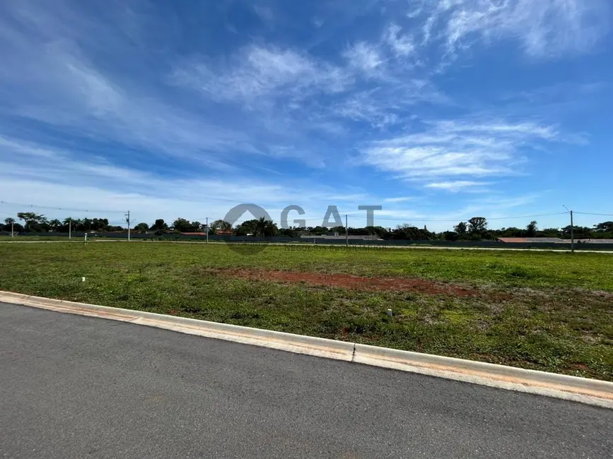 Foto 1 de Terreno / Lote à venda, 250m2 em Aracoiaba Da Serra - SP
