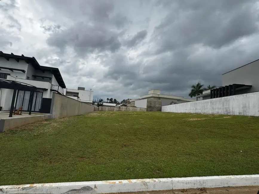 Foto 1 de Terreno / Lote à venda, 818m2 em Aracoiaba Da Serra - SP