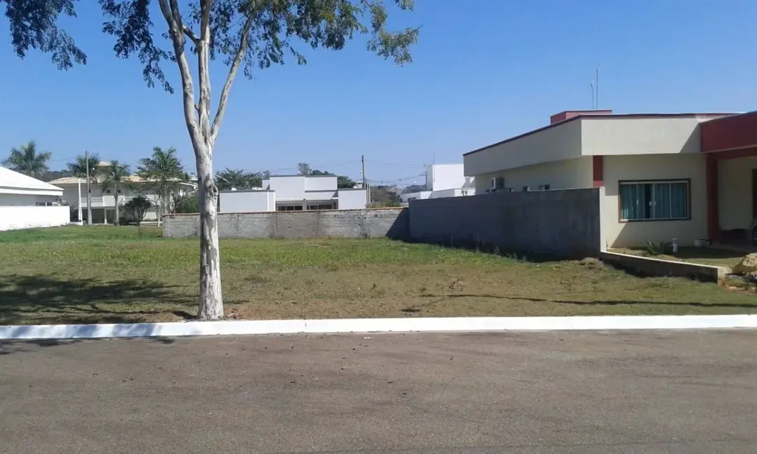 Foto 1 de Terreno / Lote à venda, 686m2 em Aracoiaba Da Serra - SP