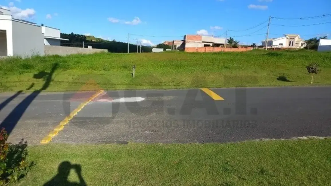 Foto 2 de Terreno / Lote à venda, 1000m2 em Salto De Pirapora - SP