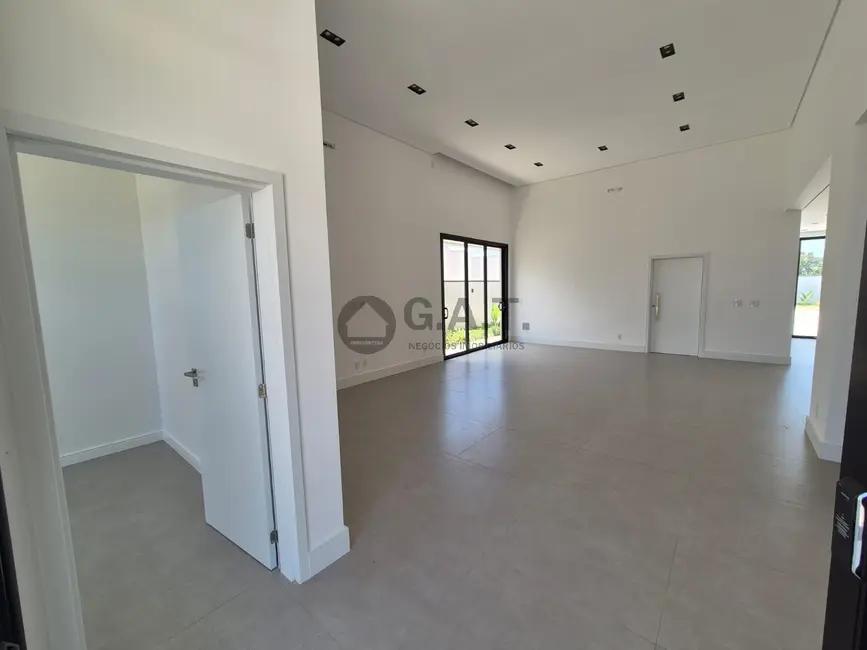 Foto 9 de Casa de Condomínio com 3 quartos à venda, 285m2 em Aracoiaba Da Serra - SP