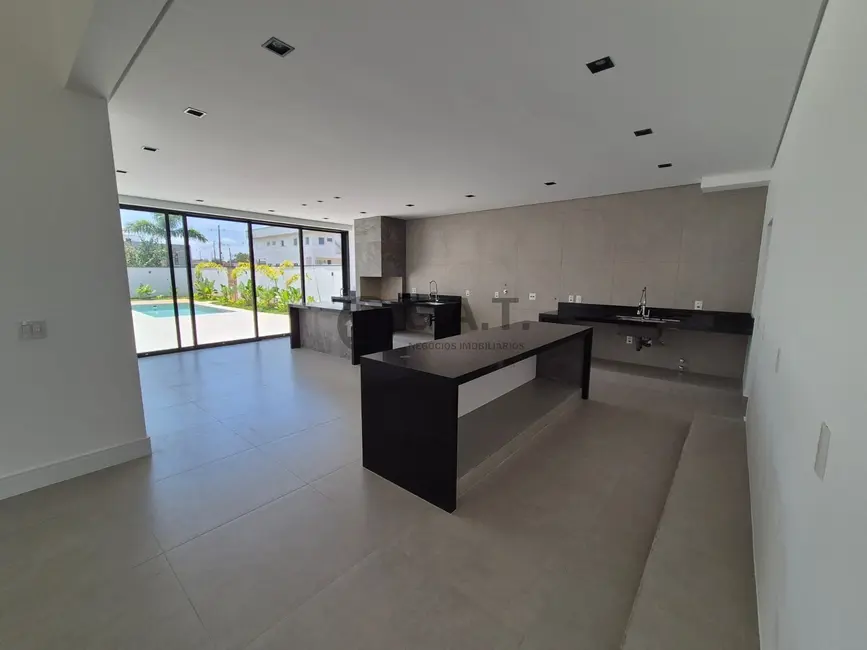 Foto 2 de Casa de Condomínio com 3 quartos à venda, 285m2 em Aracoiaba Da Serra - SP