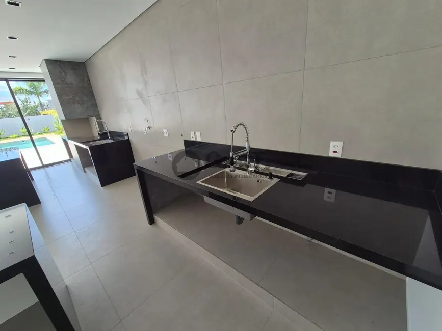 Foto 4 de Casa de Condomínio com 3 quartos à venda, 285m2 em Aracoiaba Da Serra - SP