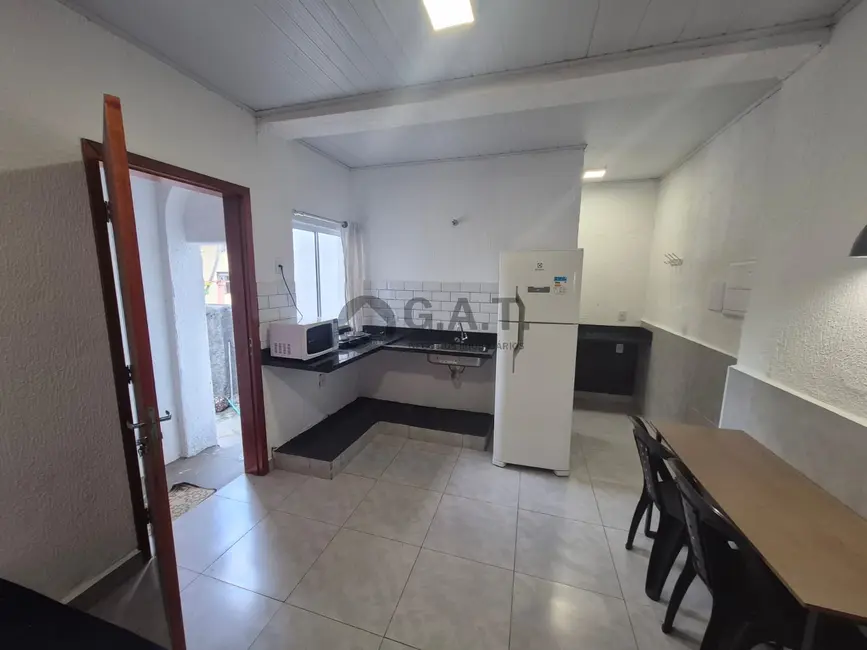 Casa com 1 quarto para alugar, 30m2 em Centro, Sorocaba - SP - imagem 4 Foto 4 de Casa com 1 quarto para alugar, 30m2 em Centro, Sorocaba - SP