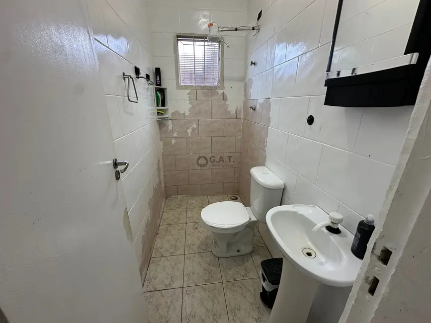 Casa com 2 quartos para alugar, 48m2 em Jardim Luciana Maria, Sorocaba - SP - imagem 9 Foto 9 de Casa com 2 quartos para alugar, 48m2 em Jardim Luciana Maria, Sorocaba - SP