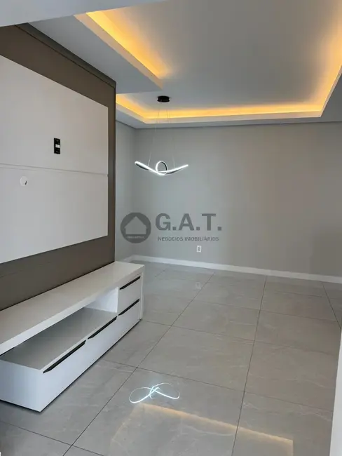 Foto 5 de Apartamento com 2 quartos para alugar, 64m2 em Aparecidinha, Sorocaba - SP