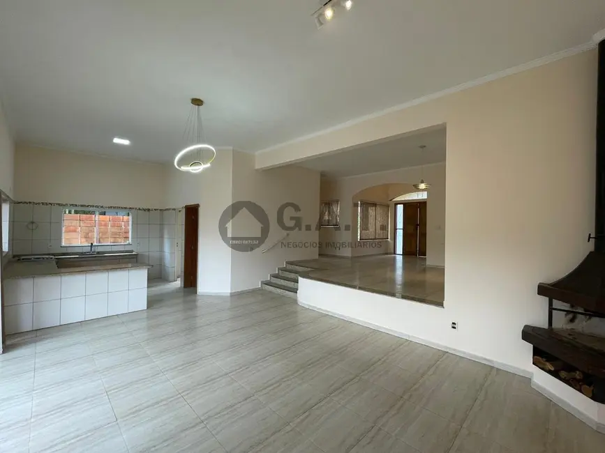 Foto 6 de Casa de Condomínio com 3 quartos para alugar, 231m2 em Aracoiaba Da Serra - SP