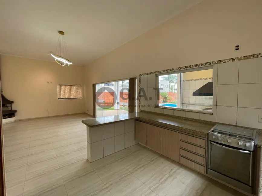 Foto 9 de Casa de Condomínio com 3 quartos para alugar, 231m2 em Aracoiaba Da Serra - SP