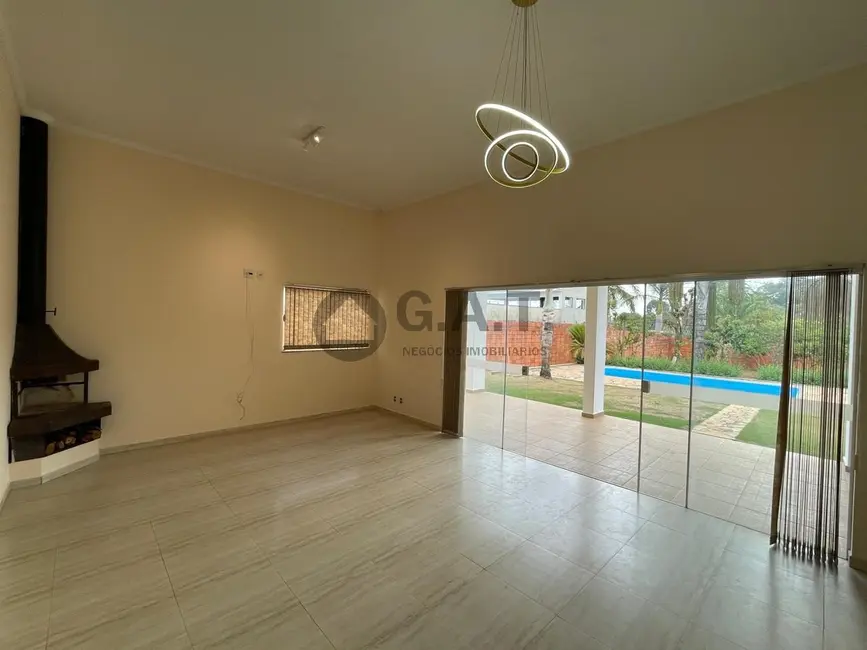Foto 5 de Casa de Condomínio com 3 quartos para alugar, 231m2 em Aracoiaba Da Serra - SP