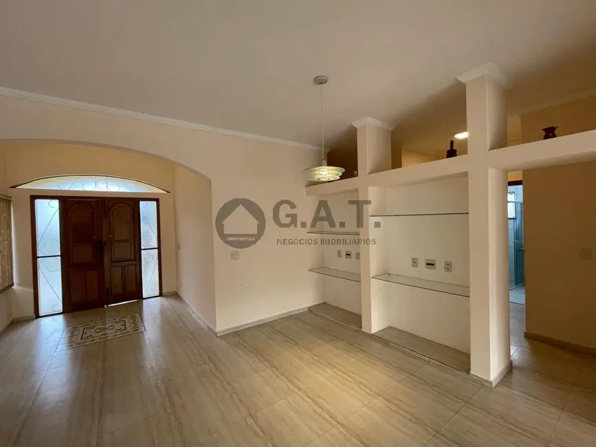 Foto 3 de Casa de Condomínio com 3 quartos para alugar, 231m2 em Aracoiaba Da Serra - SP