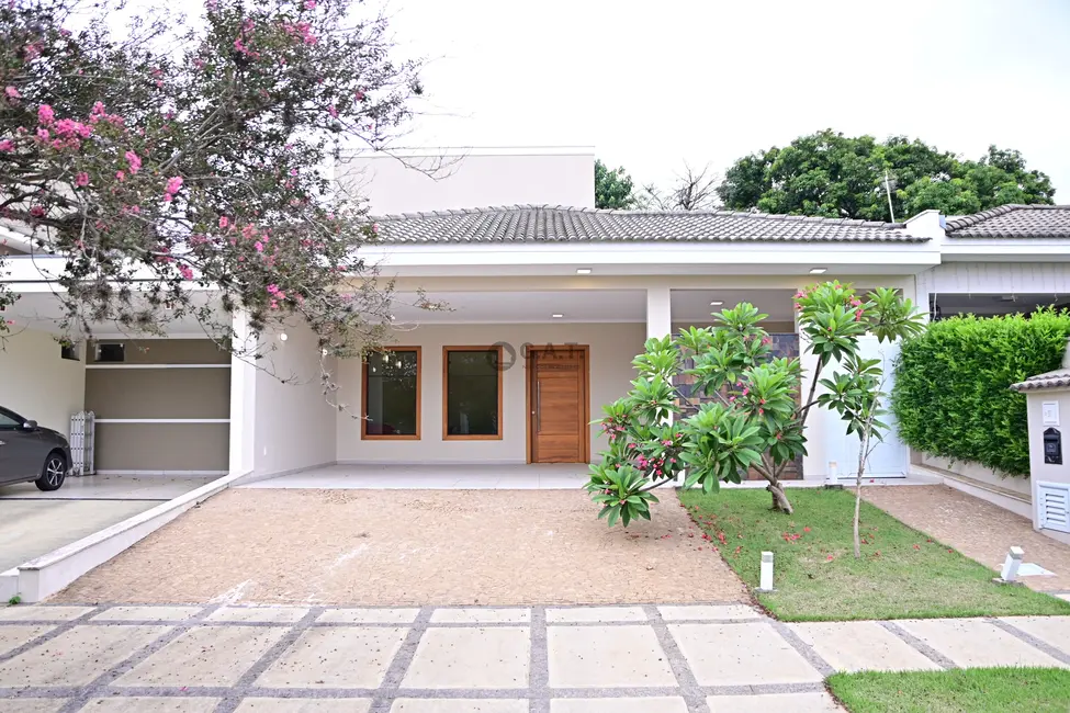 Foto 2 de Casa de Condomínio com 3 quartos à venda, 215m2 em Aracoiaba Da Serra - SP