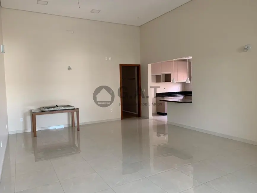 Foto 4 de Casa de Condomínio com 3 quartos para alugar, 215m2 em Aracoiaba Da Serra - SP